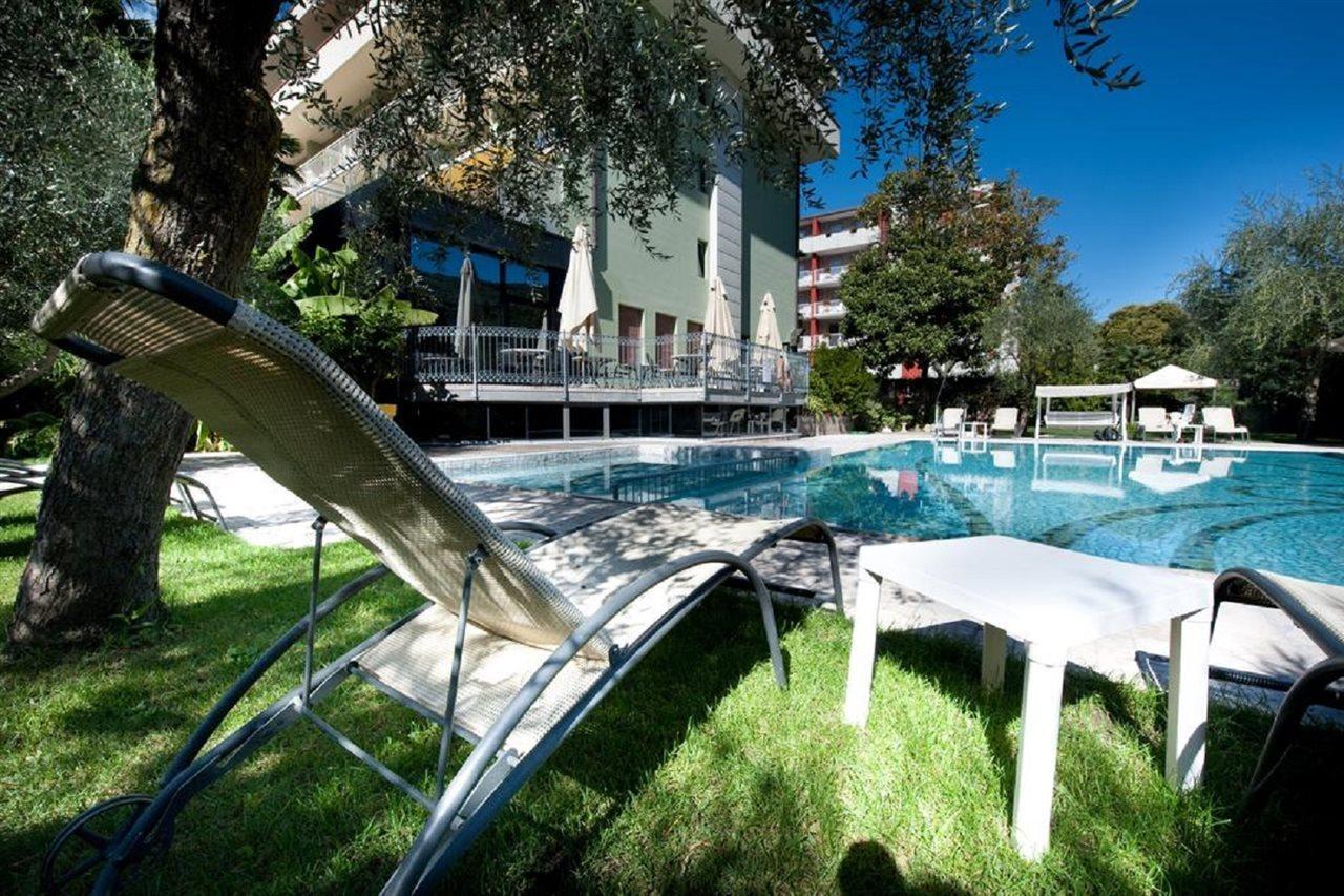 Hotel Gabry Riva del Garda Esterno foto