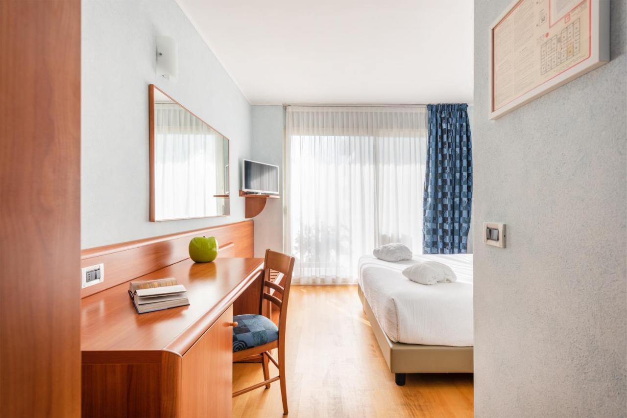 Hotel Gabry Riva del Garda Esterno foto