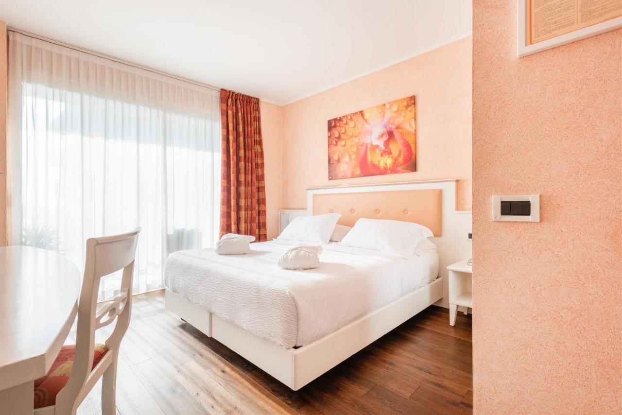 Hotel Gabry Riva del Garda Esterno foto