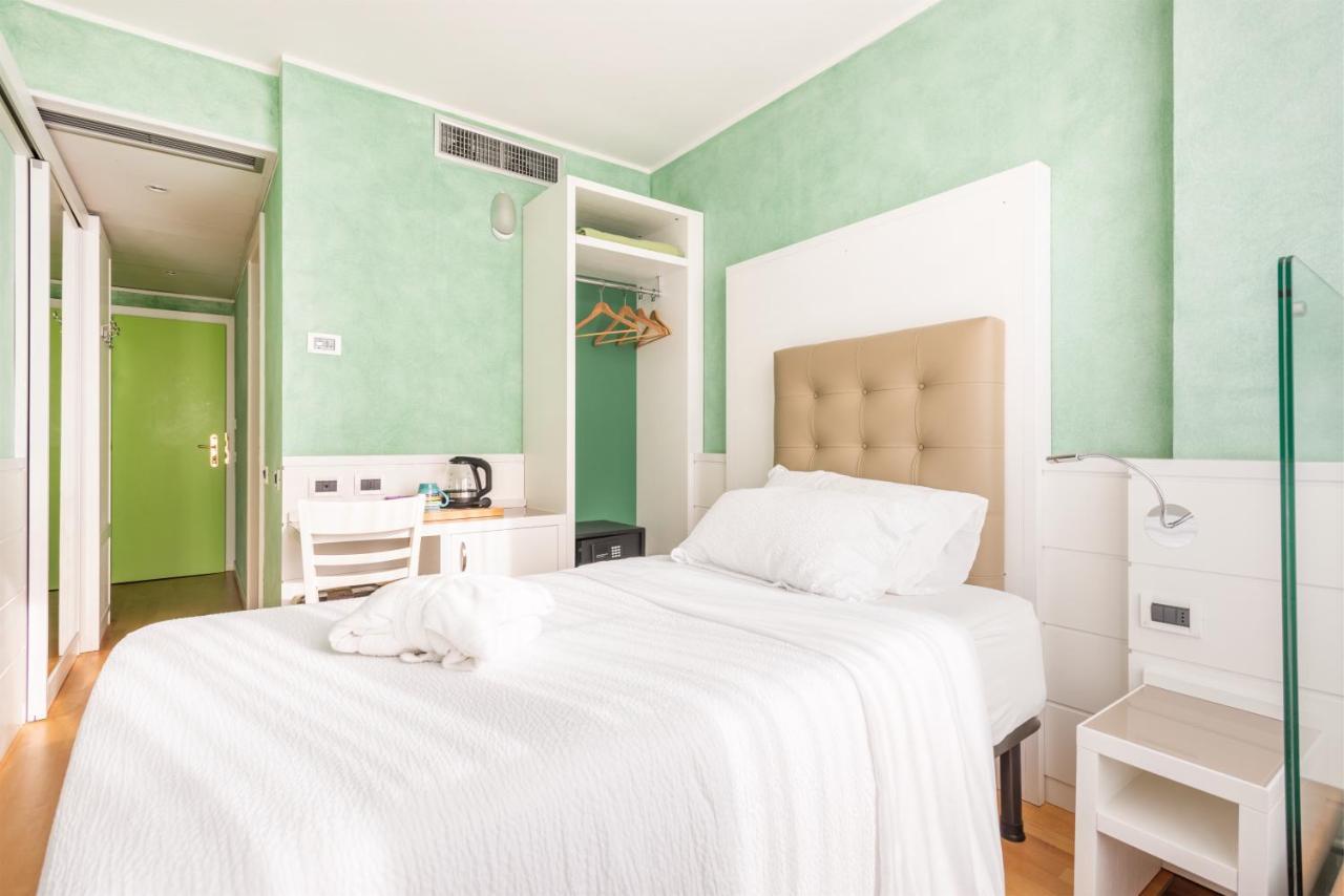 Hotel Gabry Riva del Garda Esterno foto