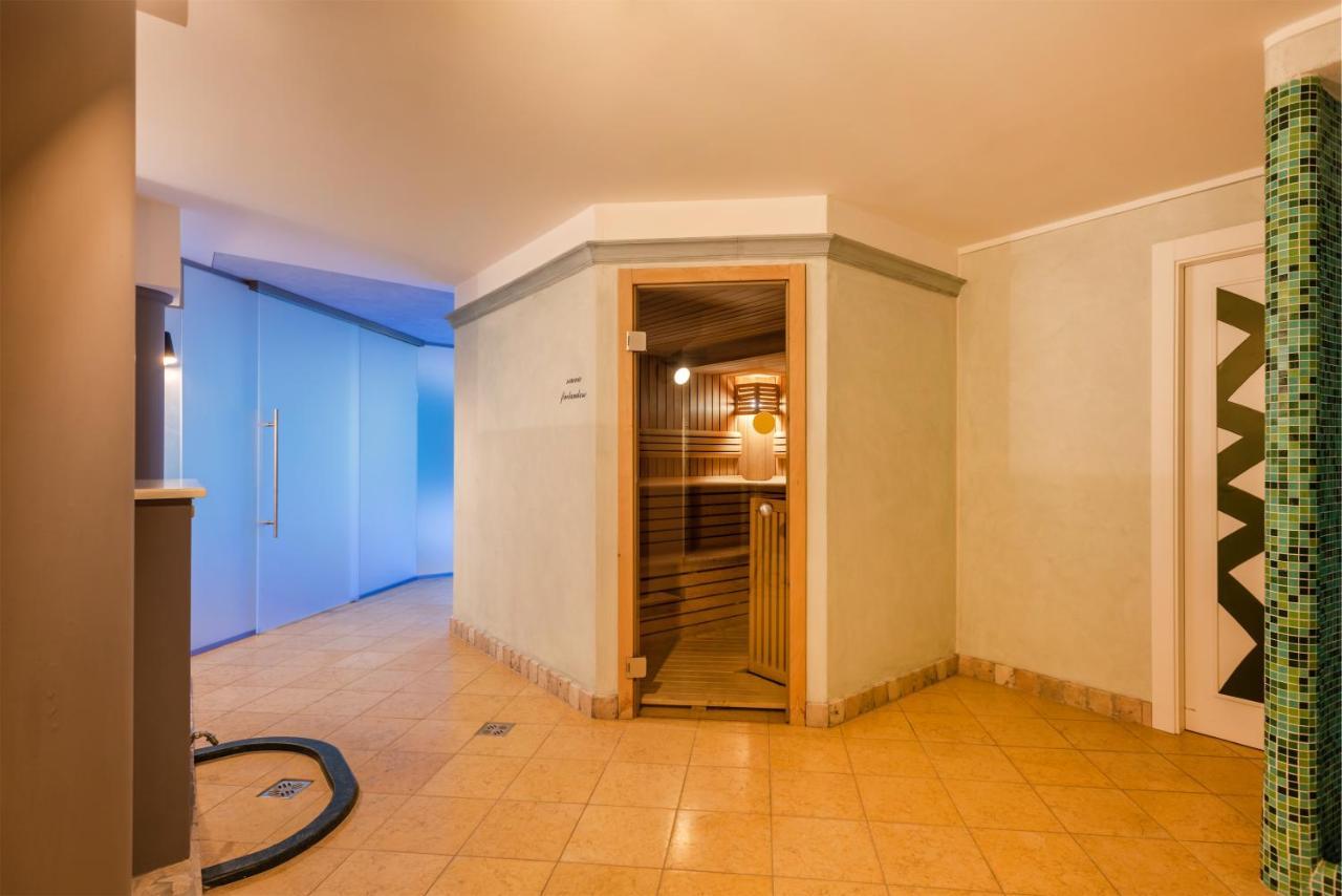 Hotel Gabry Riva del Garda Esterno foto