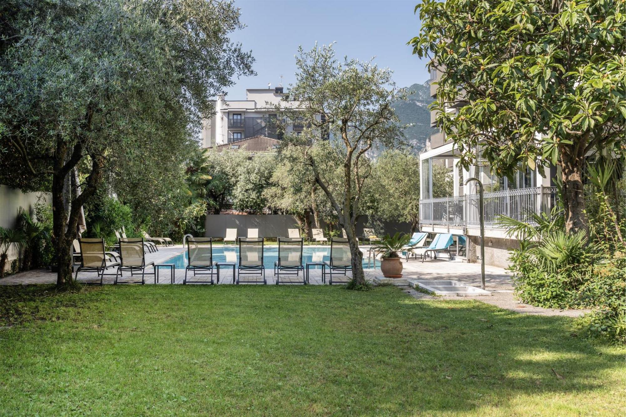 Hotel Gabry Riva del Garda Esterno foto