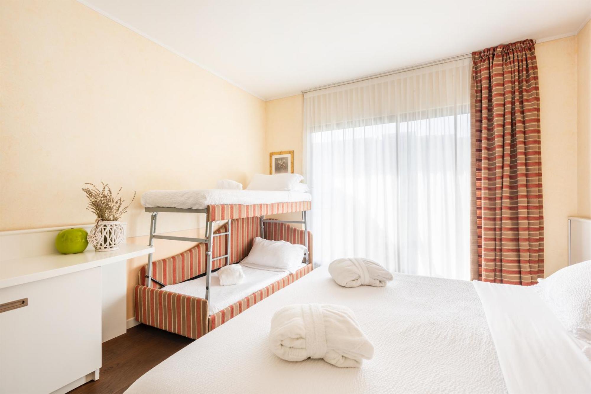 Hotel Gabry Riva del Garda Esterno foto