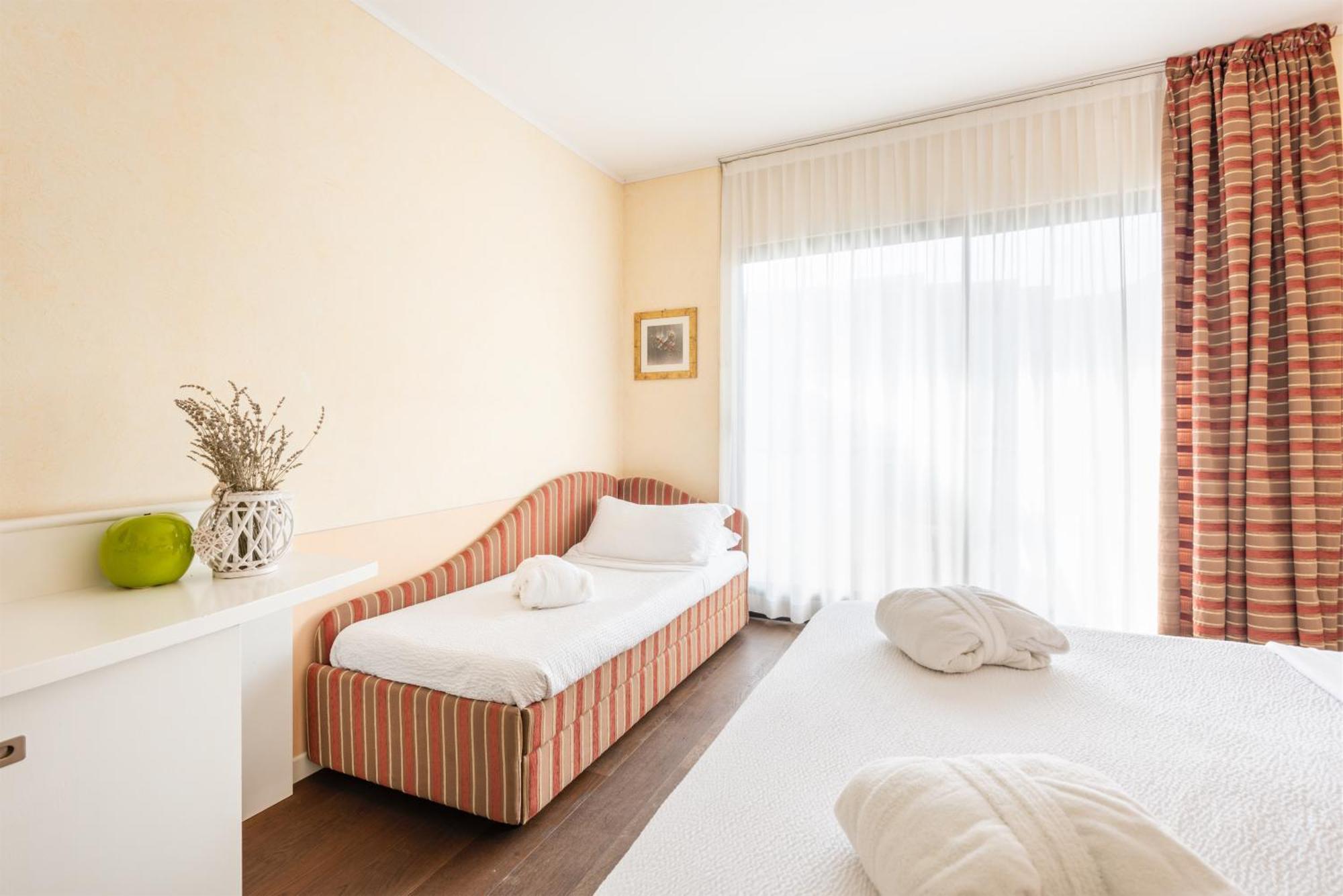 Hotel Gabry Riva del Garda Camera foto